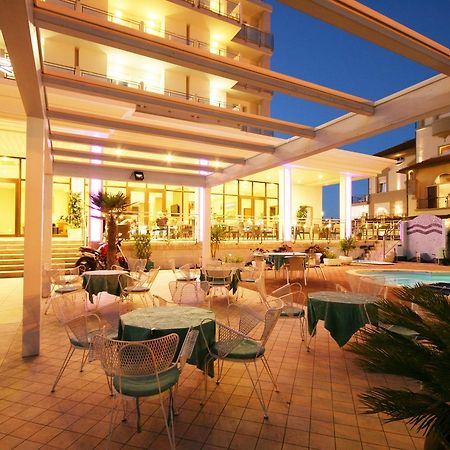 Hotel Excelsior Cattolica Luaran gambar