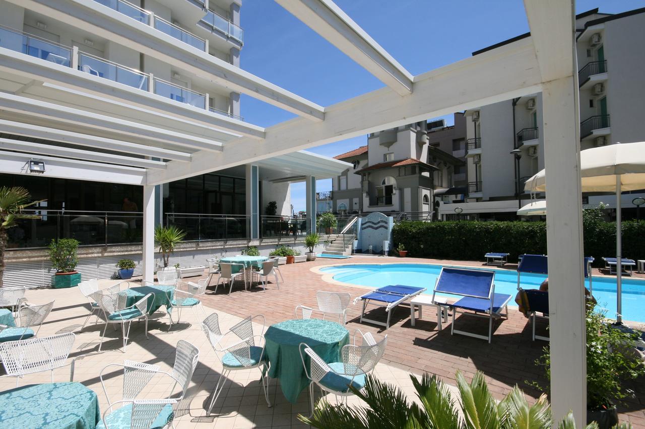Hotel Excelsior Cattolica Luaran gambar