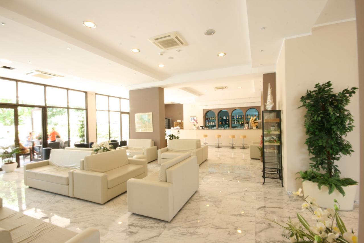 Hotel Excelsior Cattolica Luaran gambar