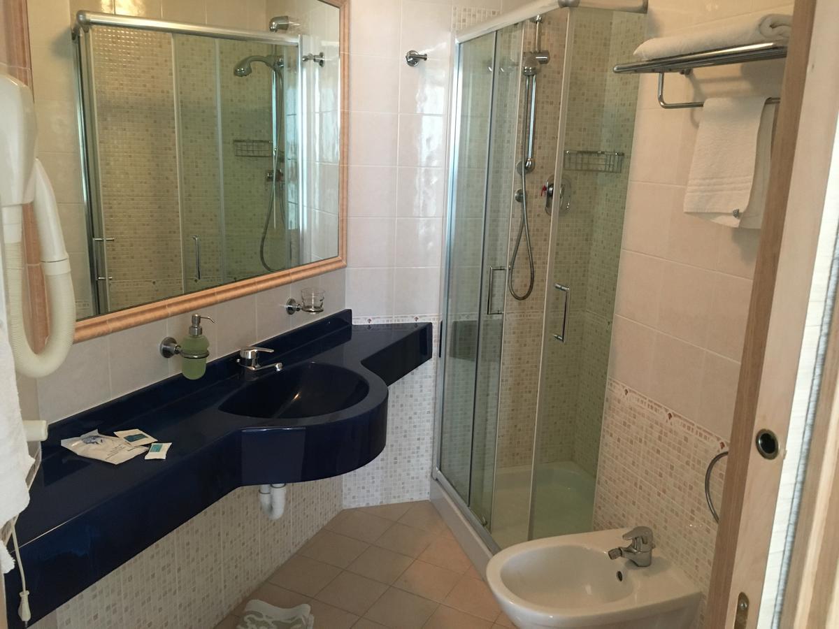 Hotel Excelsior Cattolica Luaran gambar