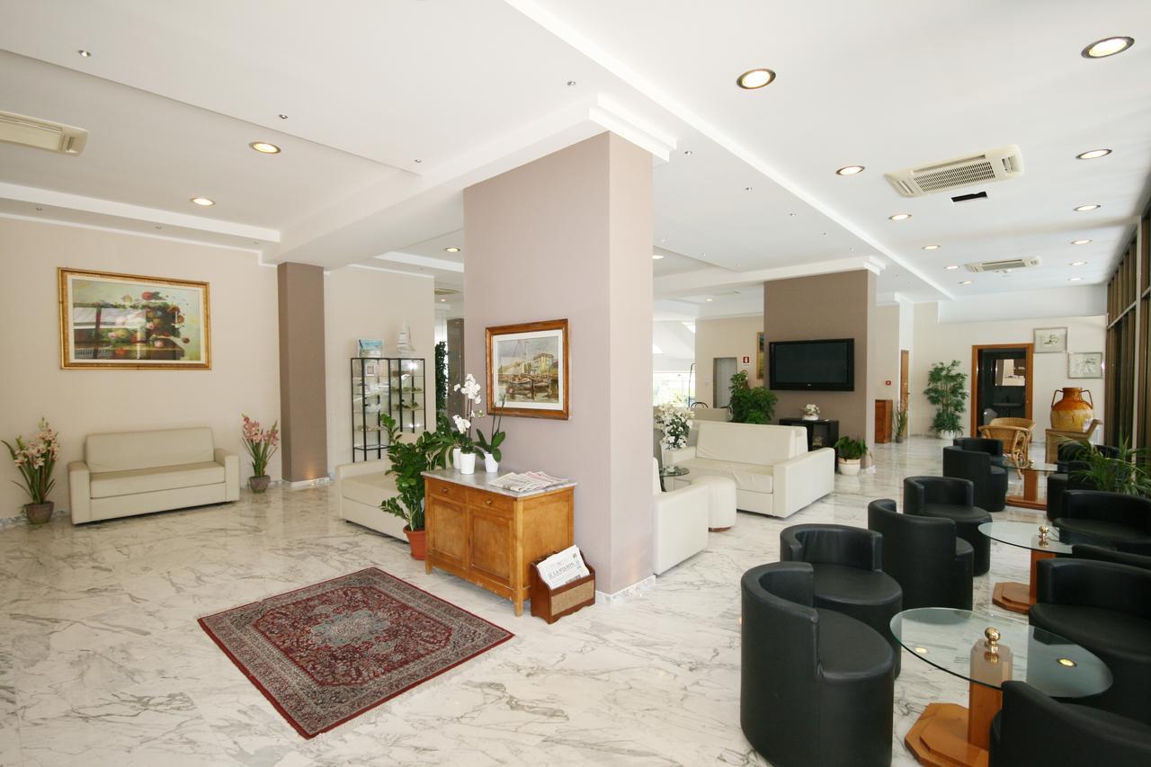 Hotel Excelsior Cattolica Luaran gambar