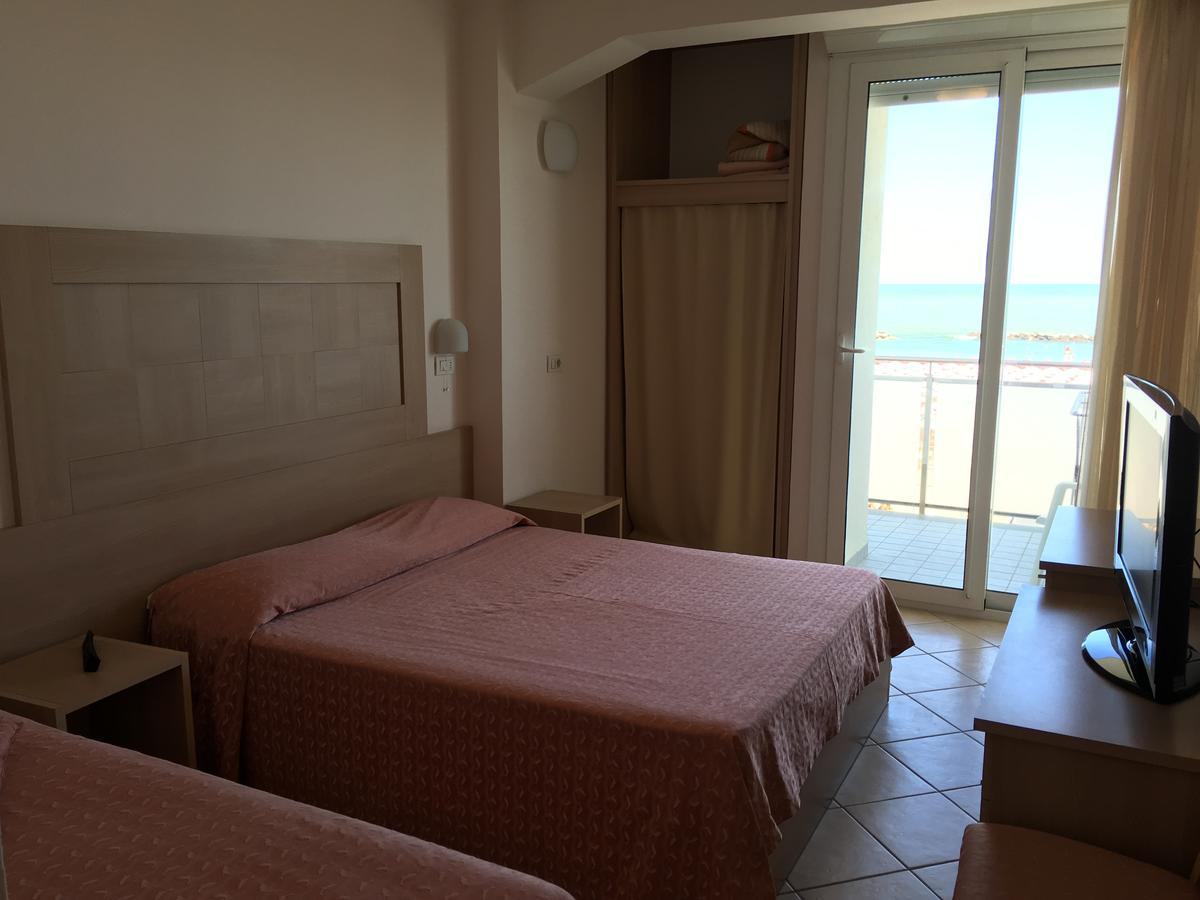 Hotel Excelsior Cattolica Luaran gambar