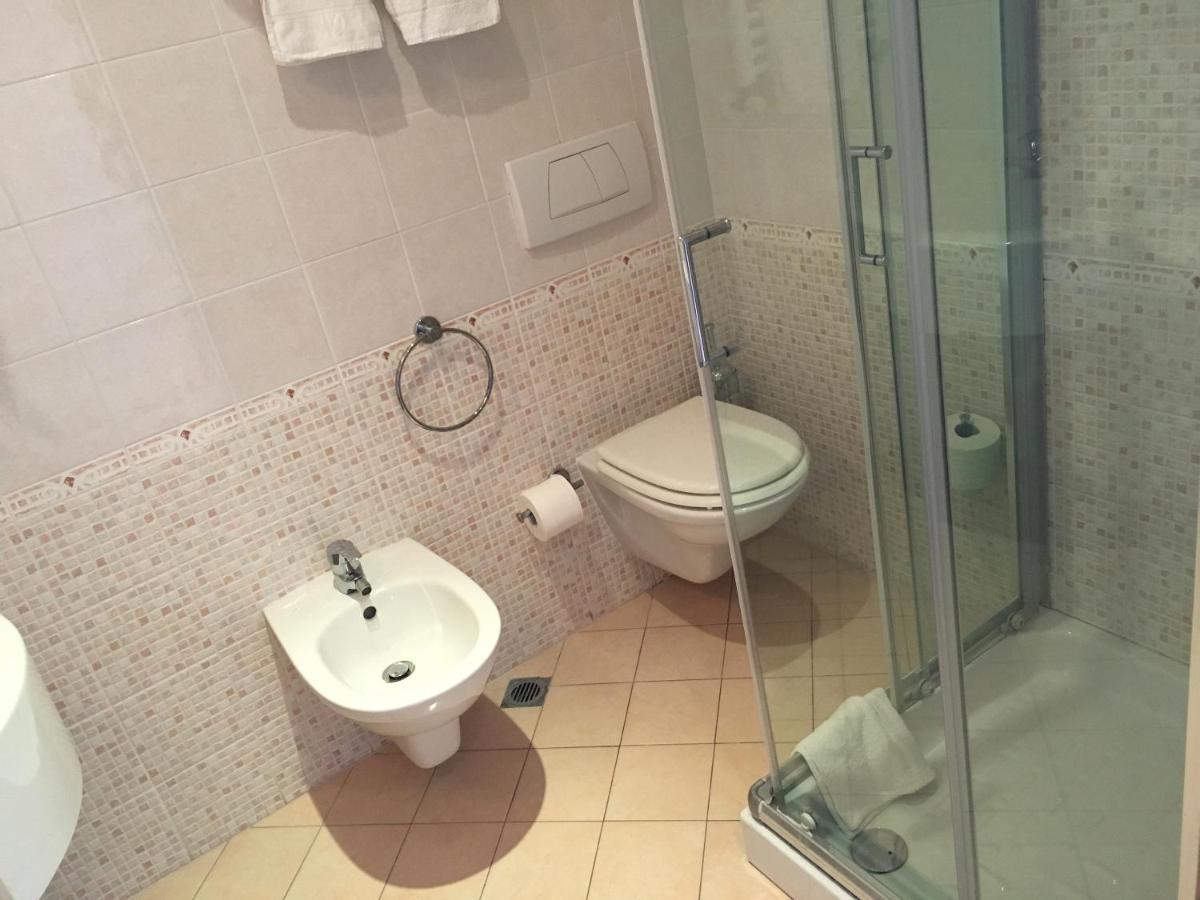 Hotel Excelsior Cattolica Luaran gambar