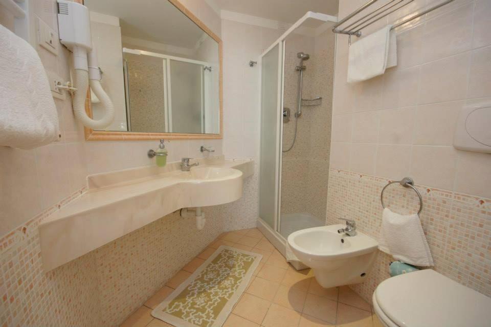 Hotel Excelsior Cattolica Luaran gambar