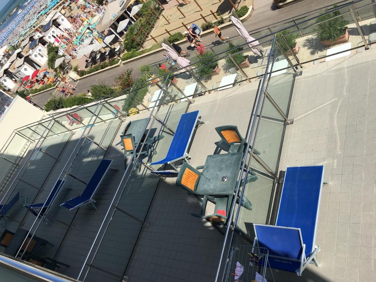 Hotel Excelsior Cattolica Luaran gambar
